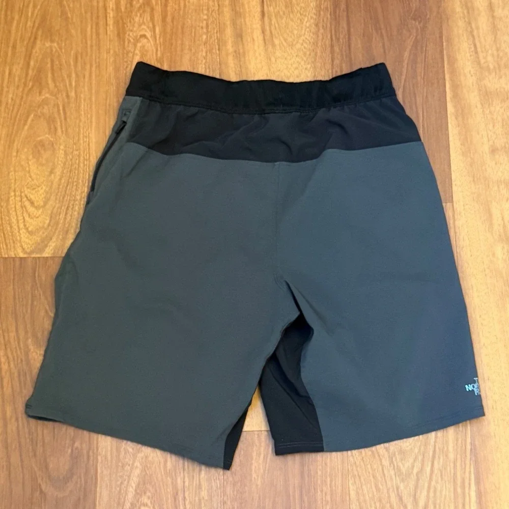 The North Face Shorts Men's Size Small
